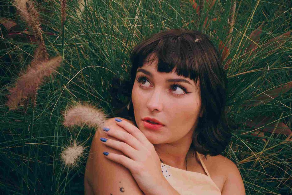 fryzury na wesele krótkie włosy jak zrobić